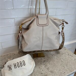 Hobo Cream Leather Women's Bag